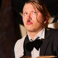 Jannik Sulger als Hitler in MEIN KAMPF | Bild: Martin Patze Jannik Sulger als Hitler in MEIN KAMPF | Bild: Martin Patze